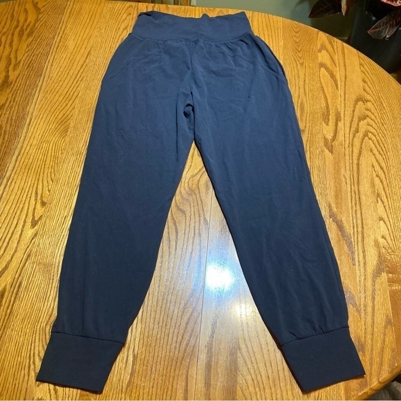 Athleta Salutation Jogger in Powervita Size Small - Picture 3 of 4